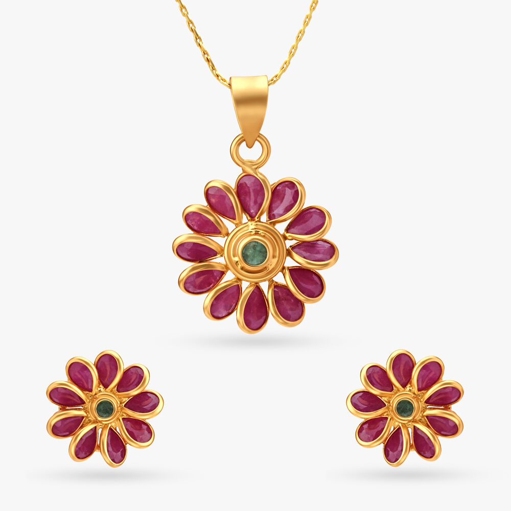 Vibrant Diamond and Gold Pendant and Earrings Set
