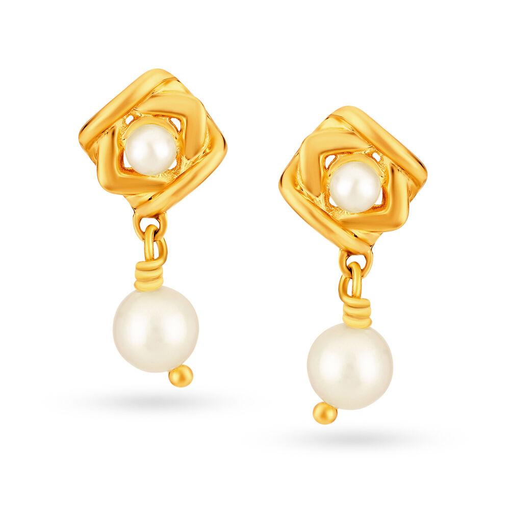 Luxurious 18 Karat Yellow Gold And Pearl Stud Earrings