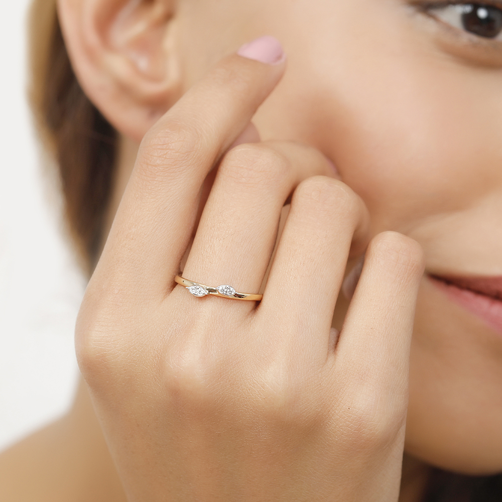 Buy 18 KT Yellow Gold Minimalist Greenery Diamond Finger Ring at Best Price Tanishq UAE