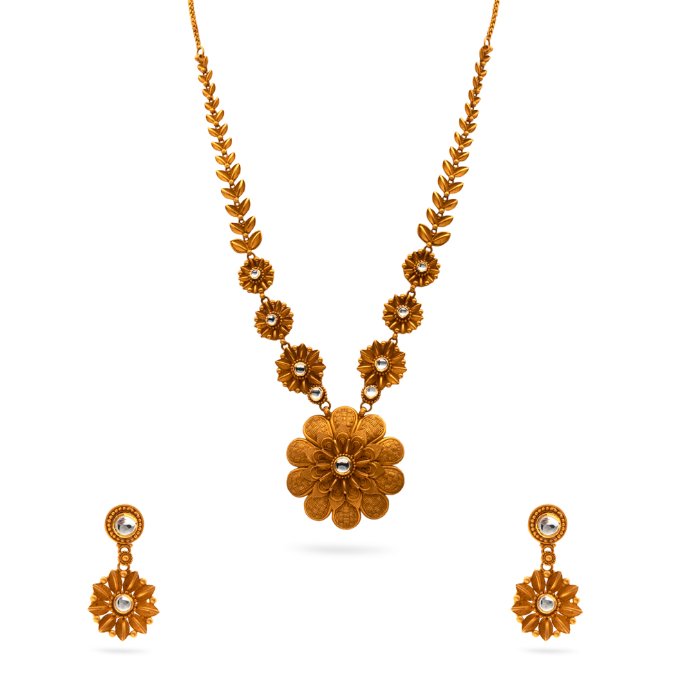 Buy Tanishq Gold Necklace Set At Best Price Tanishq UAE